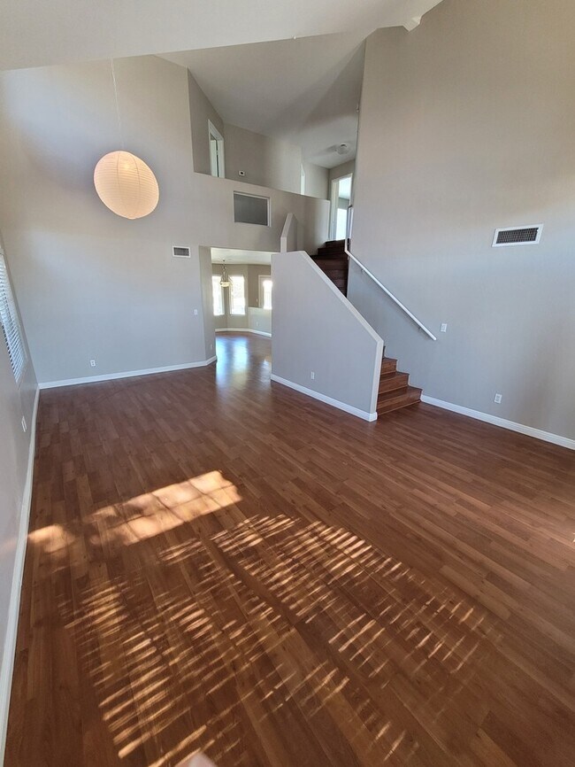 Building Photo - Two story 4/3 for rent in NE Phoenix