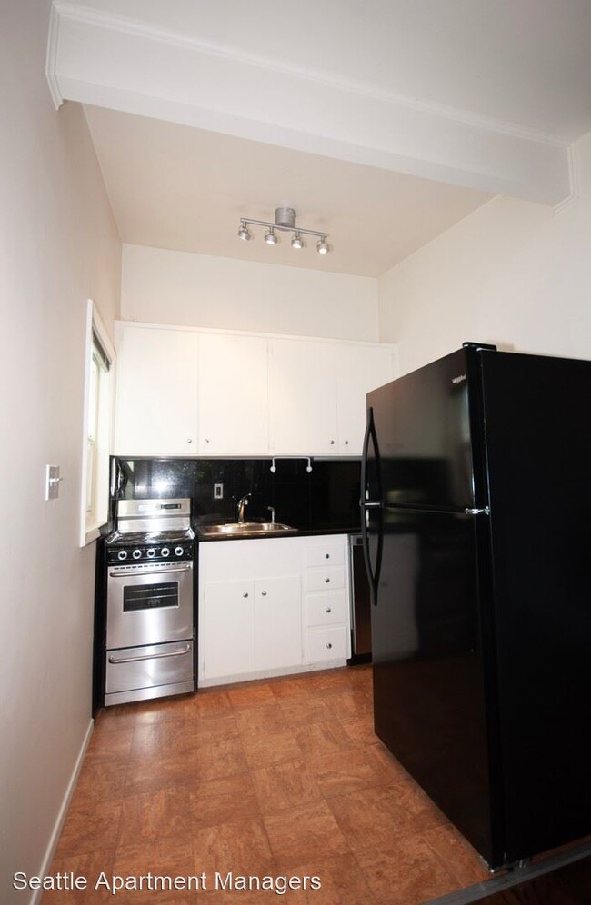 Foto del edificio - 3232 E Madison St