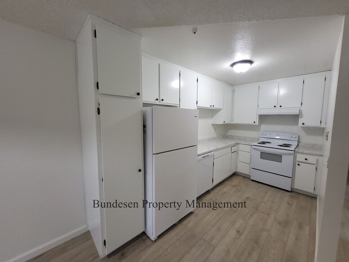 Primary Photo - 1021 Boyd St