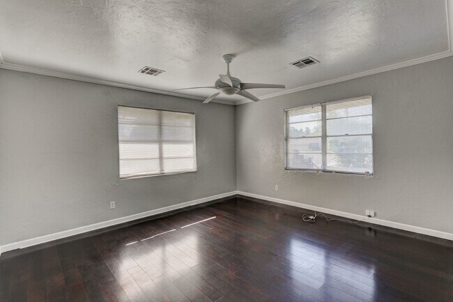 Photo - Charming Home with Natural Light Near Penn...