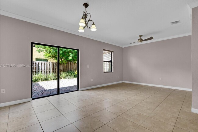 Foto del edificio - Southwest 119th Lane, Miami, FL 33196 - 3 BR 2.5 BA townhouse
