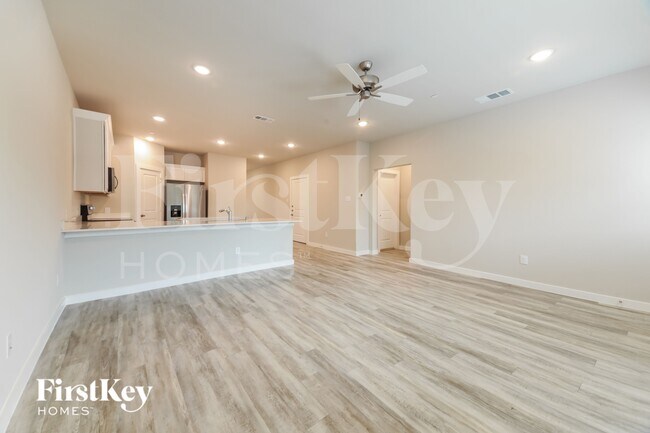 Building Photo - 321 Aveen Path