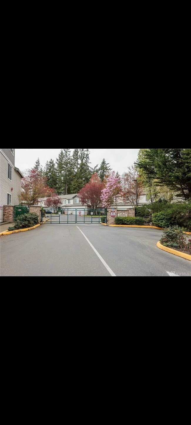 Building Photo - 12530 Admiralty Way