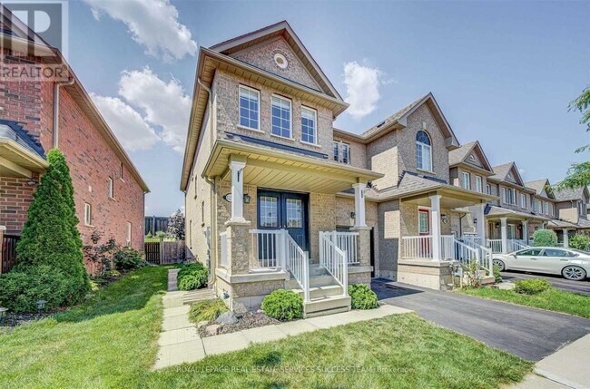 Building Photo - 1138 Bonin Crescent