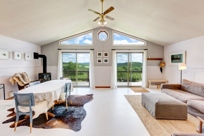 Primary Photo - Stunning Views at this 2BR Chic Country Cabin