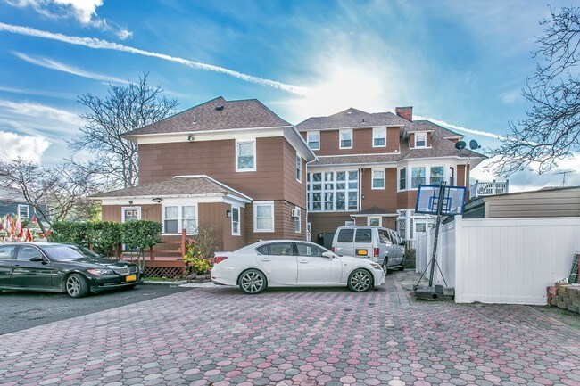 Estacionamiento - 3106 Healy Ave