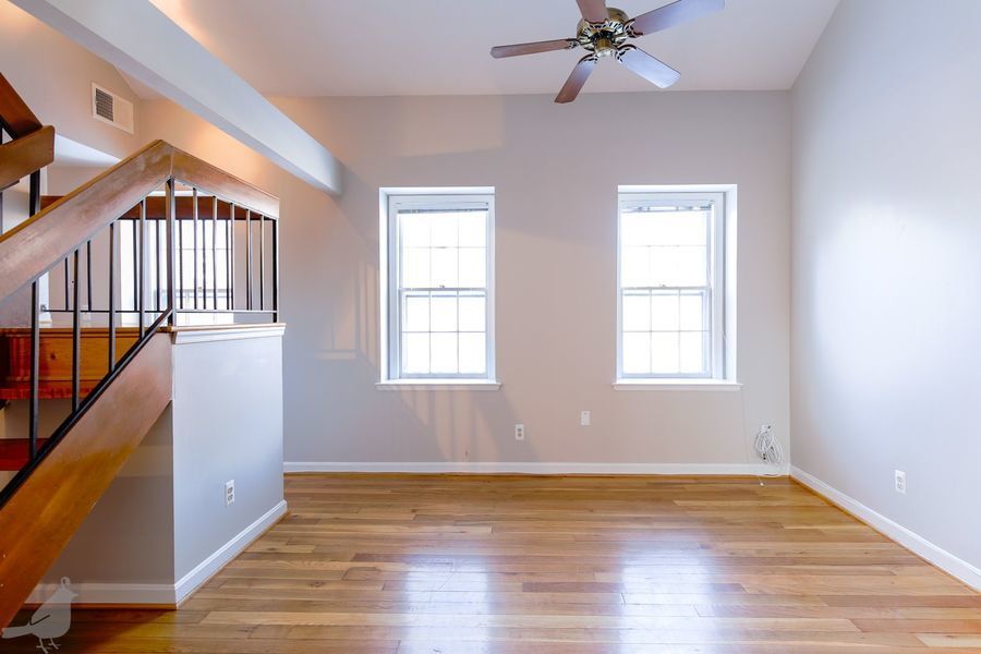 Foto principal - Lofted Living in McLean Gardens!