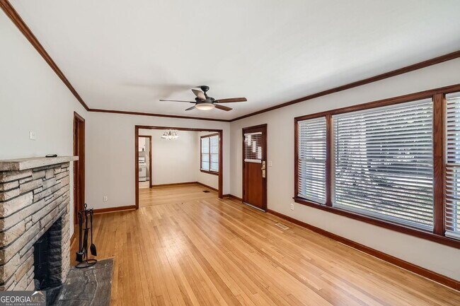 Foto del edificio - 3043 Cloverhurst Dr