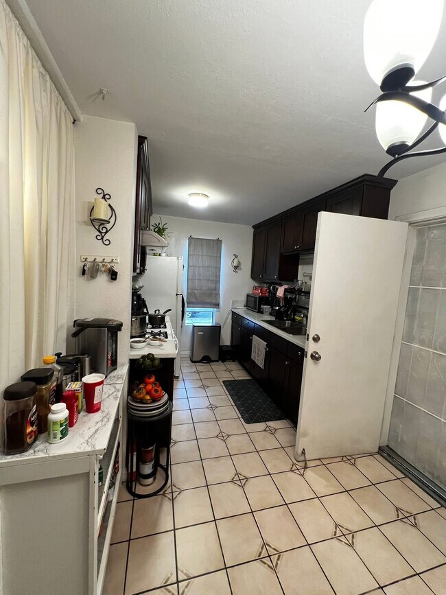 Kitchen - 13191 Newland St