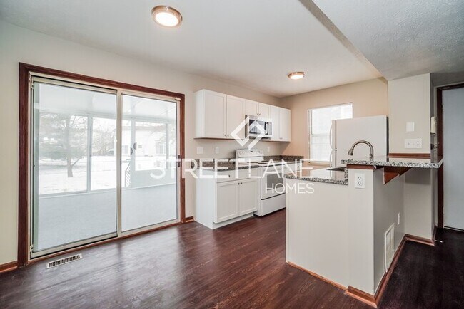 Foto del edificio - REDUCED! - Now offering $500 off first ful...