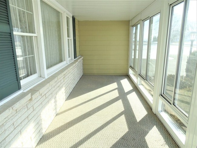 Building Photo - 558 Blue Rock Rd