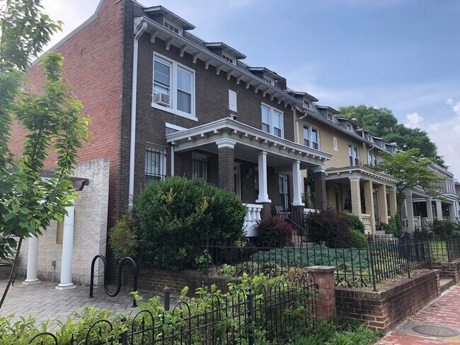 Foto del edificio - 308 13th St SE
