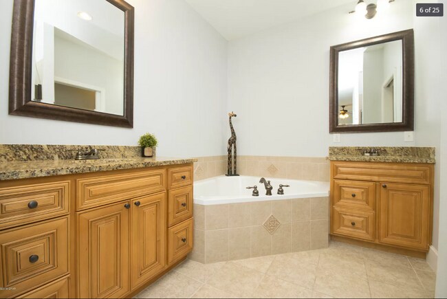 Master Ensuite - 5804 Jasmine Ct