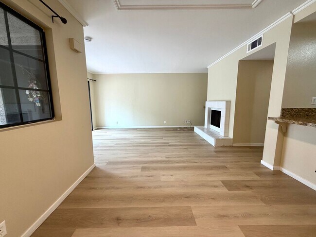 Building Photo - 1157 Via Montoya