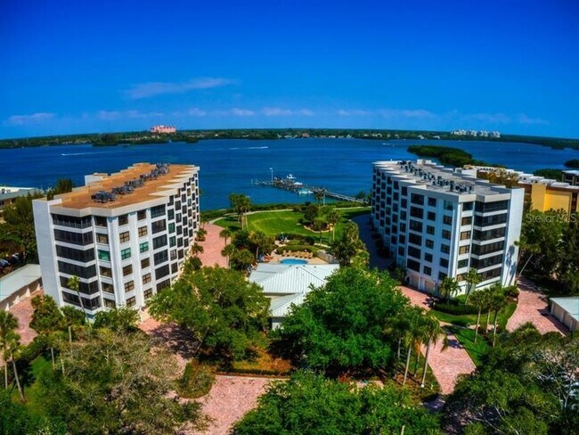 Foto del edificio - 8735 Midnight Pass Rd