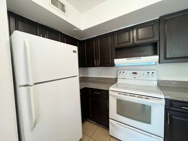 Interior Photo - The Oaks in North Miami