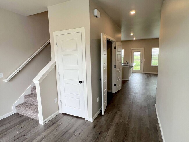 Foto del edificio - New Townhome Available for Rent!