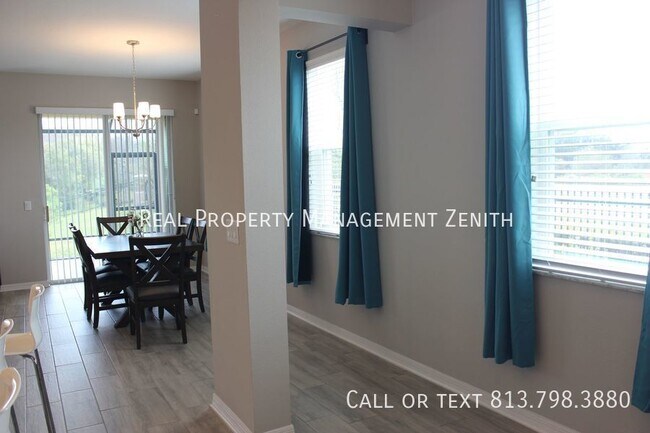 Foto del edificio - Spacious 3-bedroom, 2.5 bathroom townhouse...