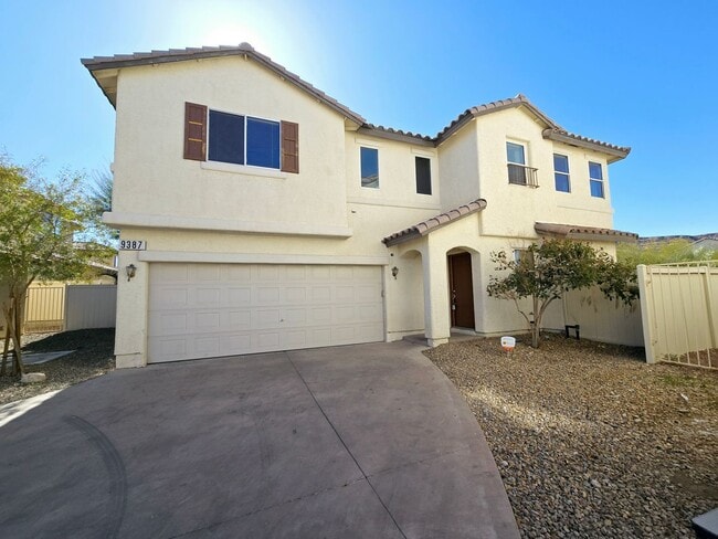 Building Photo - FANTASTIC TWO STORY HOME LOCATED IN THE SO...