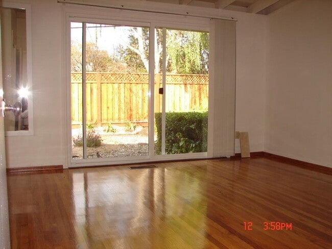 Building Photo - 3635 Lupine Ave