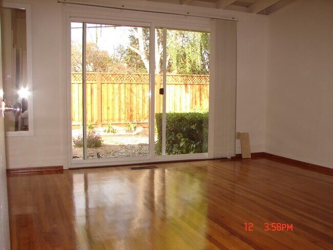 Foto del edificio - 3635 Lupine Ave