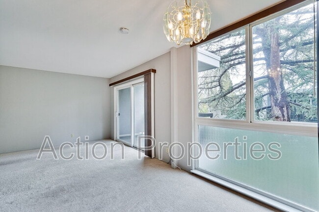 Building Photo - 181 Del Medio Ave