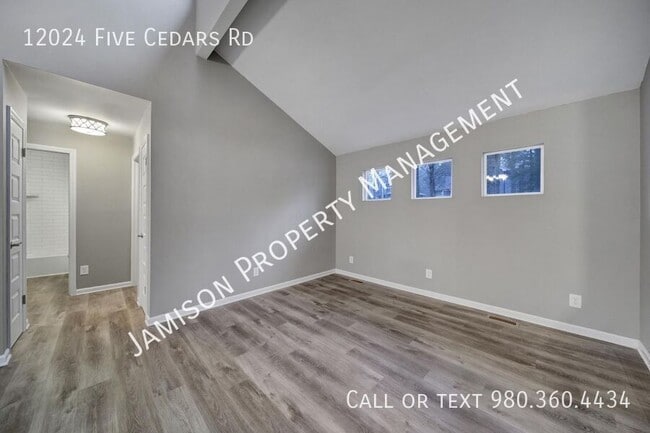 Foto del edificio - 12024 5 Cedars Rd