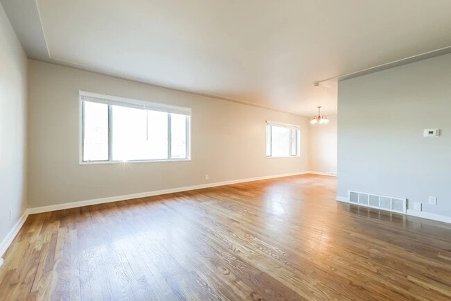 Foto del edificio - 2043 Ironton St