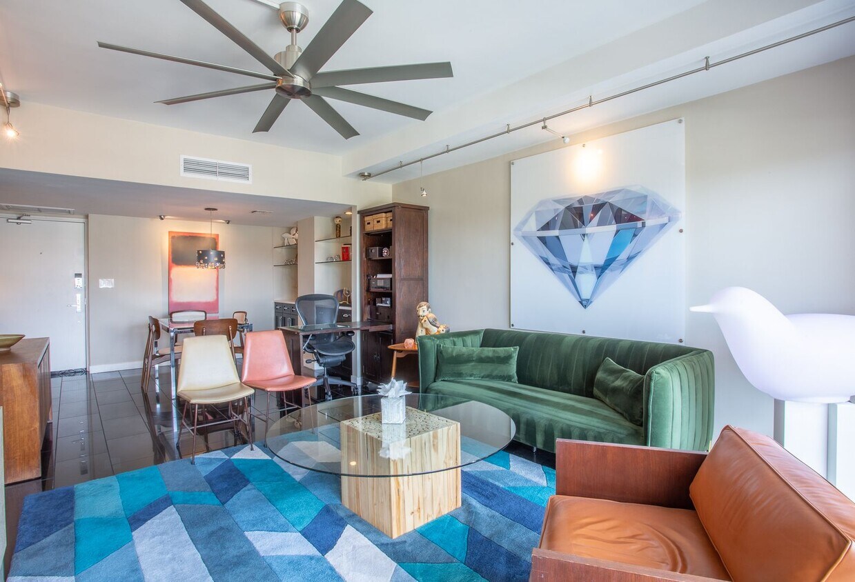 Primary Photo - COMING SOON! Gorgeous Downtown Phoenix Con...
