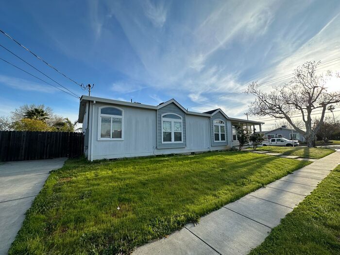 Foto principal - Spacious 3BR/2BA Home in the Heart of Rose...