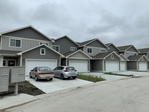 Building Photo - 1525 Ohana Ave