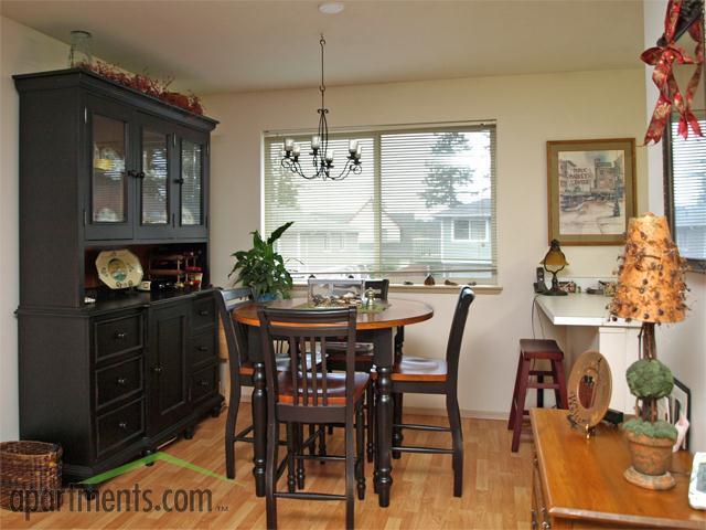 Upstairs Rambler Dining area - Noble Court Estates