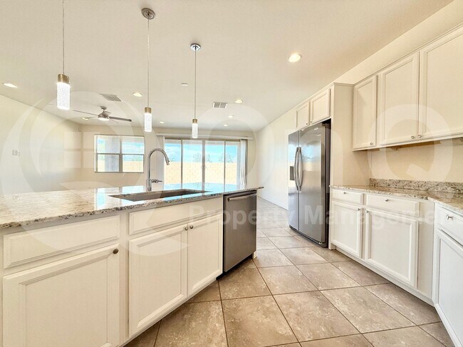 Foto del edificio - 2464 N Morrison Ave