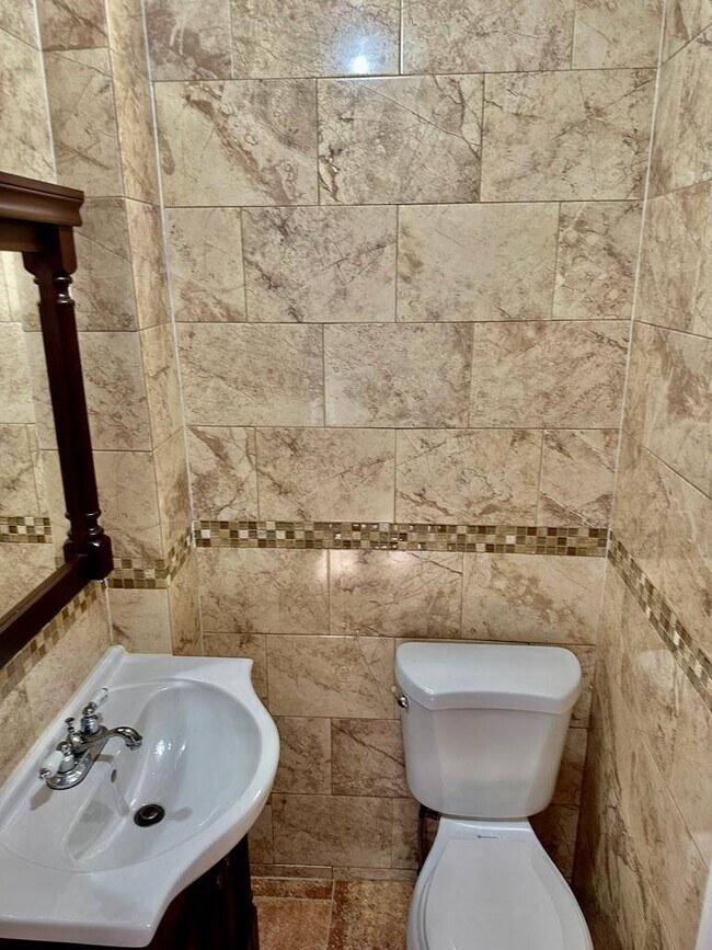 Foto del edificio - 3234 Tenbroeck Ave