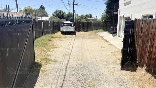 Building Photo - 303 El Tejon Ave