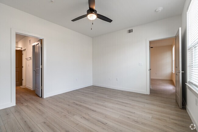 A3 1 habitación, 1 baño - 879 pies cuadrados - Dormitorio - Grays Creek Apartments
