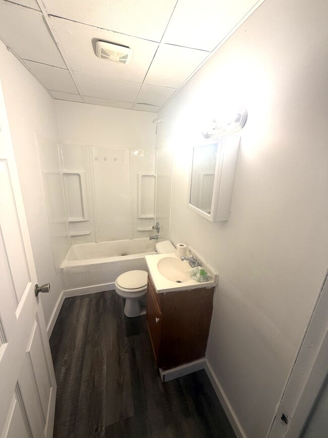 Building Photo - 731 W 4th St