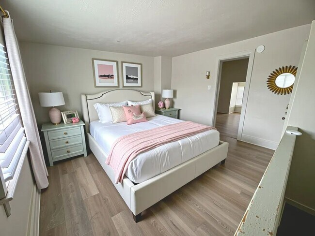 Foto del edificio - Renovated 5 Bedroom 2 Bathroom in York!