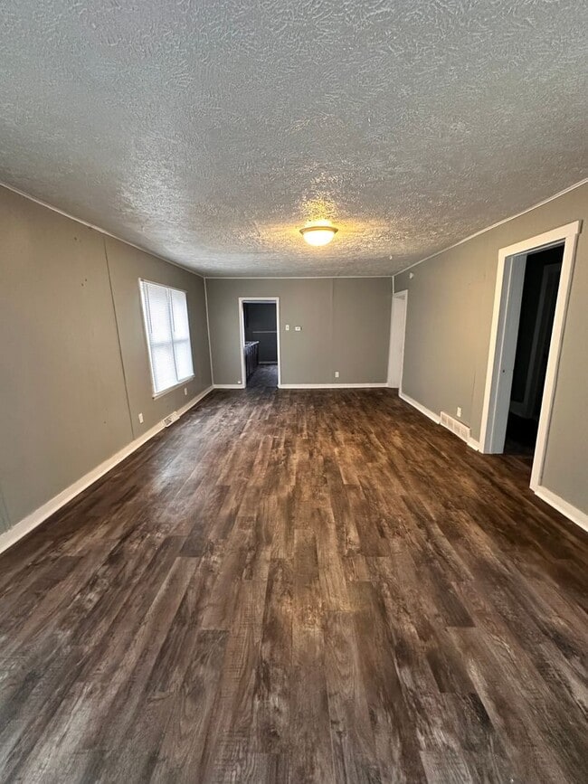 Building Photo - 2Bed/1Bath Home