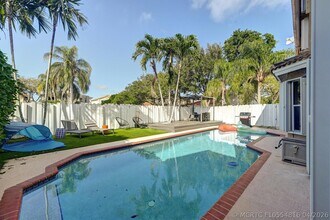 Building Photo - 9581 NW 9th Ct