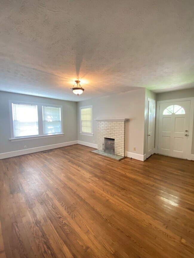 Foto del edificio - 1811 Thomas Ave