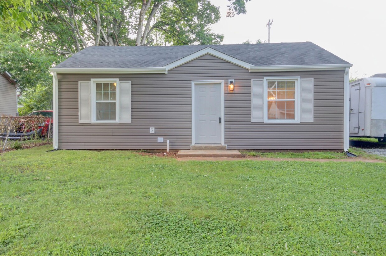 Primary Photo - Renovated 2 Bedroom