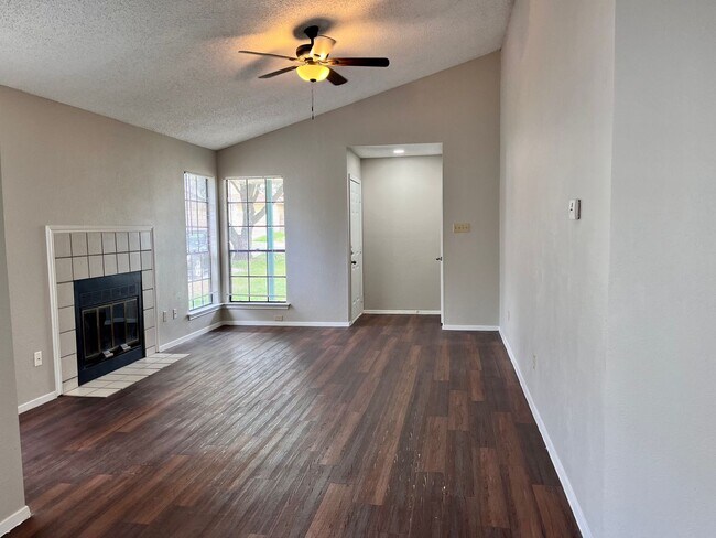 Building Photo - 3/2 Lease Near The Domain!