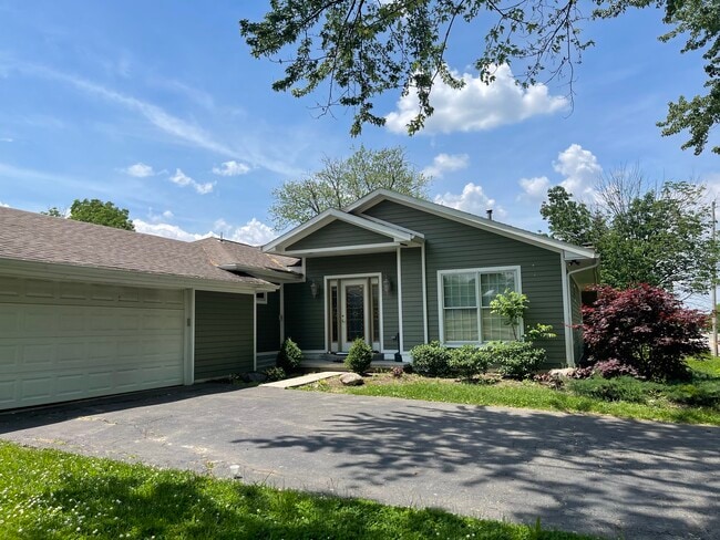 1198 W. Social Row Rd. - 1198 W. Social Row Rd. House