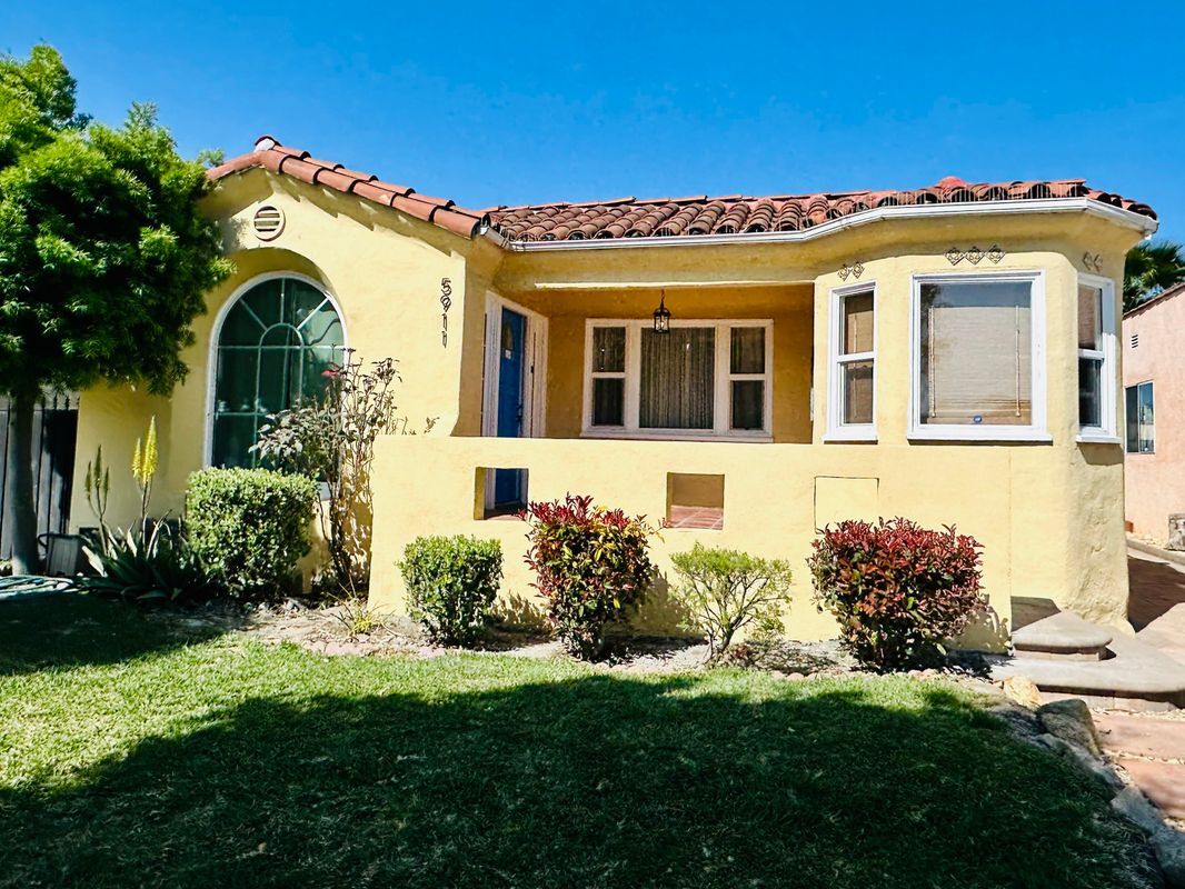 Foto principal - 5911 5th Ave