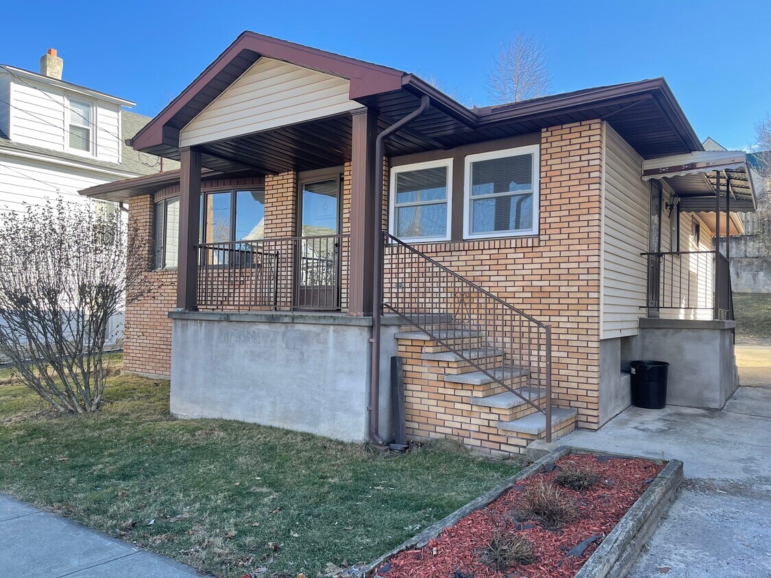 120 E Elm St, Dunmore, PA 18512 House Rental in Dunmore, PA