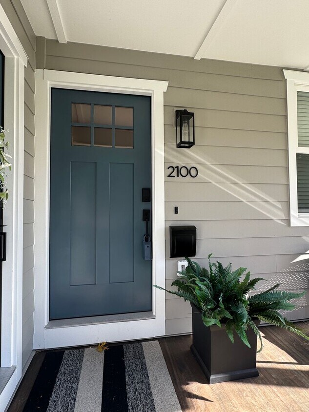 Foto principal - 2bd/1ba Seattle Home