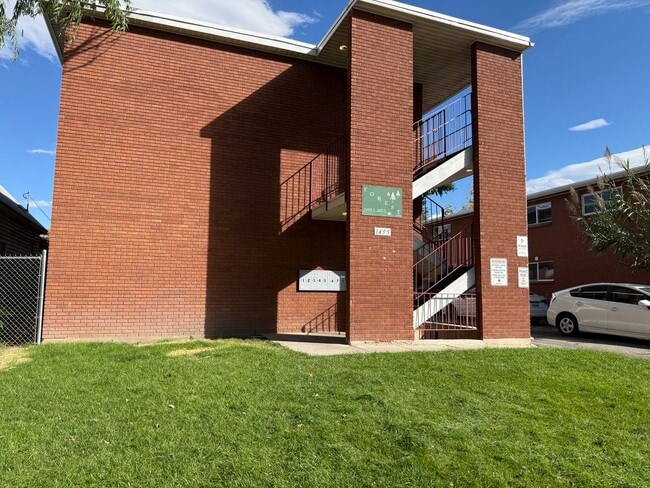 Building Photo - Forest Apartments