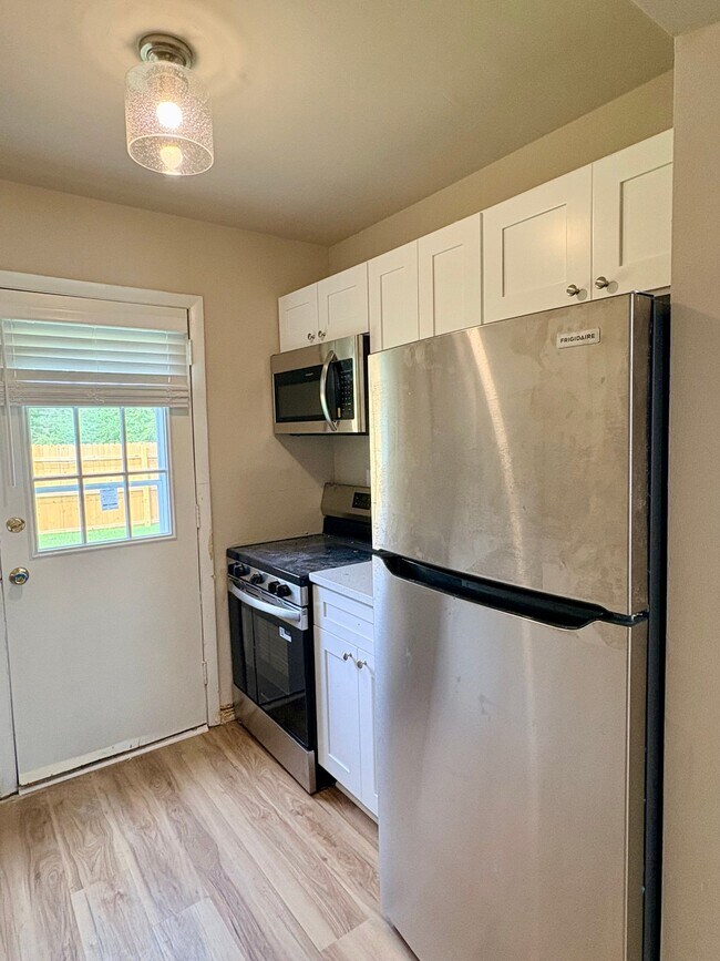 Foto del edificio - 200 Kilby Shores Dr