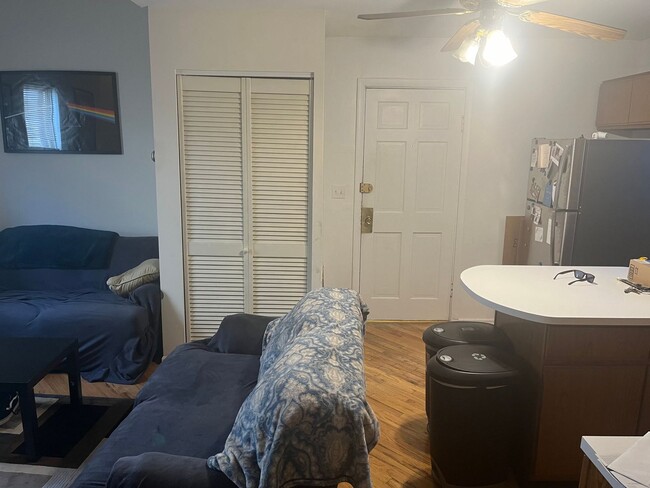 Foto del edificio - One bed, duplex in Lakeview, Pet friendly!!